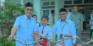 Dukung generasi muda, BAZNAS dan Pemkab HSS salurkan bantuan pendidikan