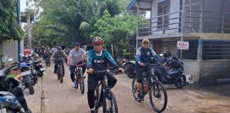 Bupati Shalahuddin keliling Kota Muara Teweh, olahraga sambil pantau jalan dan sapa warga