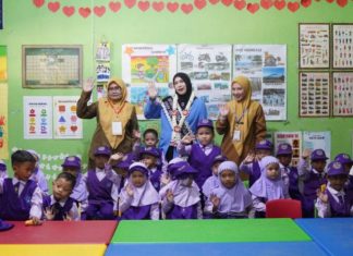 Bunda PAUD Banjar tinjau MPLS ramah anak di TK Negeri Jawa, pastikan anak nyaman tanpa tekanan