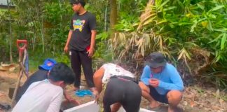 Wujudkan lingkungan bersih, BEM ULM sumbang bak sampah untuk warga Dusun Linau