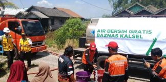 Krisis air bersih, BPBD dan BAZNAS salurkan bantuan air bersih ke Desa Pindahan Baru