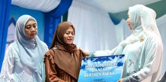 Suguhan istimewa penutup Banjar Bershalawat: Hadiah umrah untuk Anisa jemaah asal Karang Intan