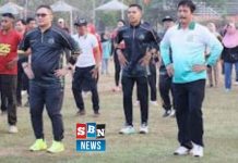 Tanpa sekat, aparat dan warga Batola berbaur dalam kegiatan sehat di Lapangan 5 Desember