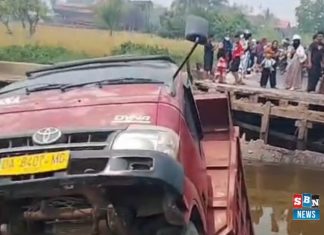 Jembatan tembus Mantuil runtuh, truk masuk sungai, Pemko bangun jembatan darurat