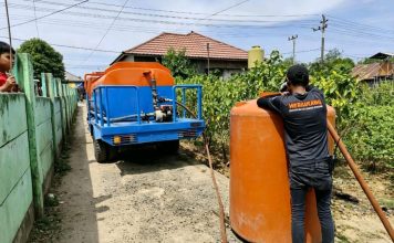 BPBD Banjar salurkan air bersih ke Desa Bincau di Martapura