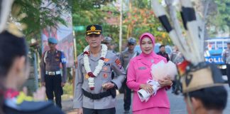 AKBP Irnanda Oktora resmi jabat Kapolres Barito Utara, disambut meriah dengan adat daerah