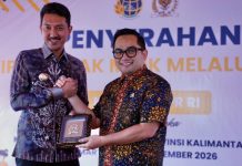 Komisi II DPR RI bersama kementerian terkait serahkan 40 sertifikat tanah bagi MBR di Kabupaten Banjar