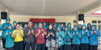 Olah sisa kain dan koran jadi produk bernilai, ilmu baru dari Semarang untuk Desa Telaga Bauntung