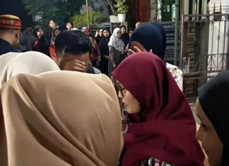 10 hari nihil hasil, tangis keluarga iringi penghentian operasi SAR rombongan jurnalis