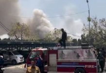 Api dekati gedung DPRD Batola, tim gabungan TNI dan relawan bergerak cepat padamkan api