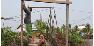 Jembatan Ulin 25 meter lapuk, warga Terapu berjuang demi tetap bisa dilalui