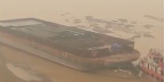 Sungai terpanjang Indonesia surut, muncul padang pasir di tengah aliran, nadi transportasi lumpuh
