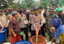 Kekeringan melanda Tabunganen, Forkopimda Batola salurkan bantuan air bersih