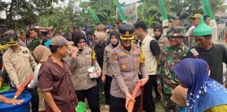 Kekeringan melanda Tabunganen, Forkopimda Batola salurkan bantuan air bersih