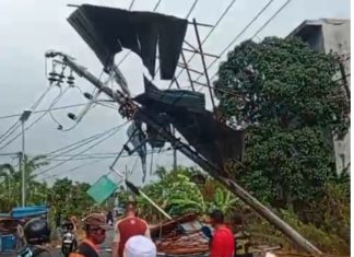 Cuaca Ekstrem di Pingaran: Tiang listrik dan pohon roboh
