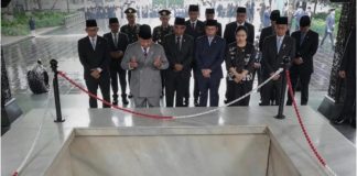 Presiden Prabowo Berdoa khidmat di sumur maut Lubang Buaya, kenang jasa Pahlawan evolusi