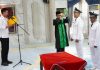 Dua kepala desa pengganti antar waktu resmi dilantik di Mahligai Sultan Adam