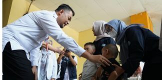 Momen bahagia dua anak, kini bisa mendengar berkat implan Koklea RSUD Ratu Zalecha