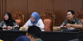 Bantu penanganan karhutla, DPRD Barito Kuala salurkan sembako dan bantuan tunai